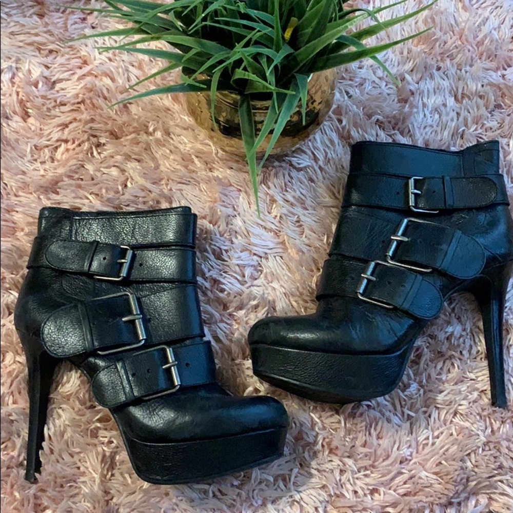 Gianni Bini heeled boots